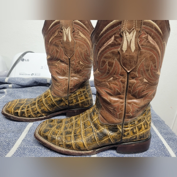 2 pairs of boots for 150 black ones are original caiman skin ,other are print - Picture 6 of 10